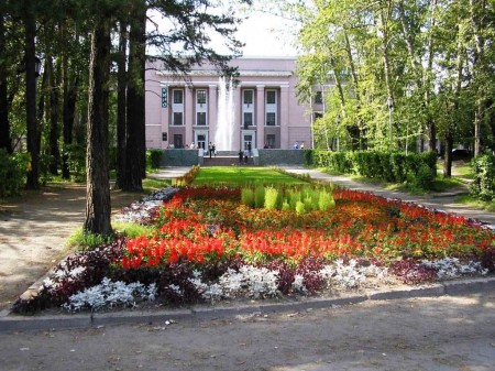 Фотография «Дом молодежи Первомайского района (до ремонта фасадов в 2008 году)».
