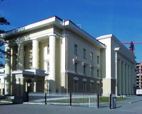 Фотография «Дом молодежи Первомайского района (портик на южном фасаде)»