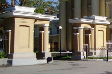 Фотография «Дом молодежи Первомайского района (ворота)».